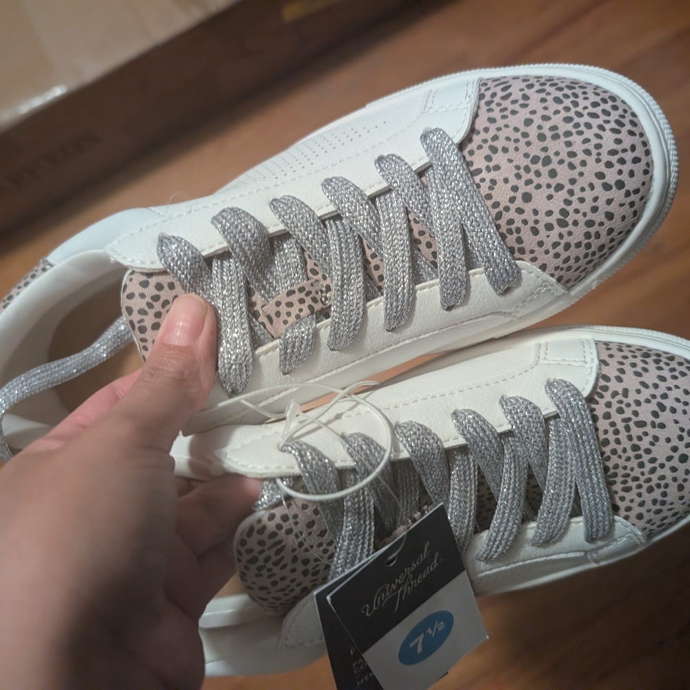 Universal Thread White and Gray Patterned Sneakers